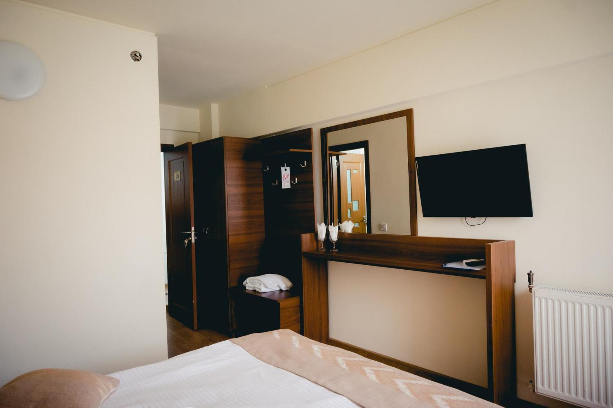 Hotel Valahia Targoviste Esterno foto