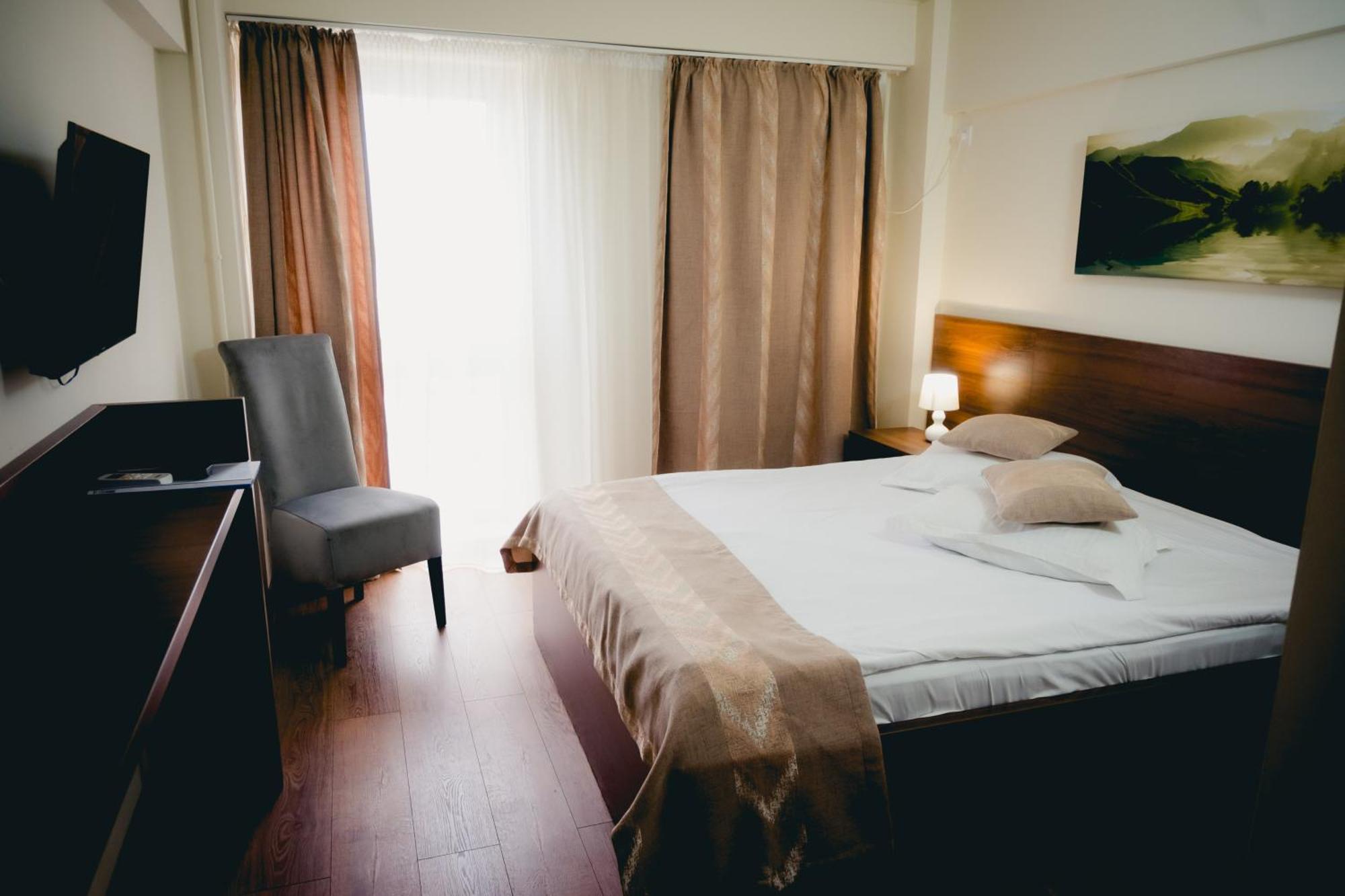 Hotel Valahia Targoviste Esterno foto