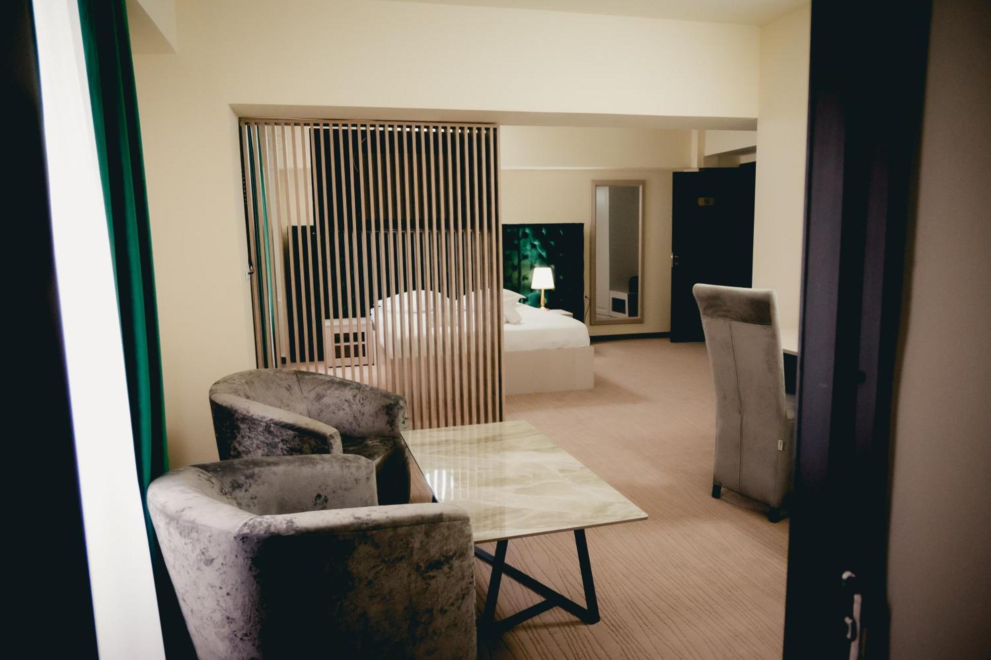 Hotel Valahia Targoviste Esterno foto
