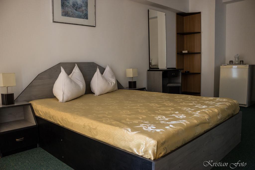 Hotel Valahia Targoviste Esterno foto